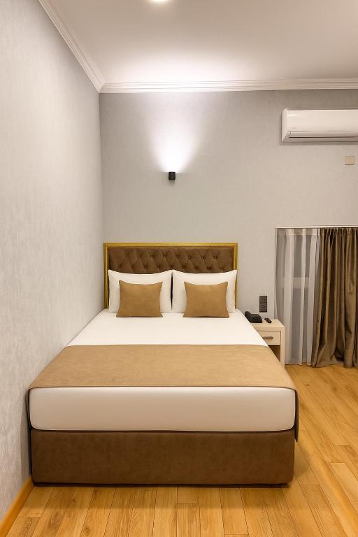 Pəncərəli Ekonom Otaq