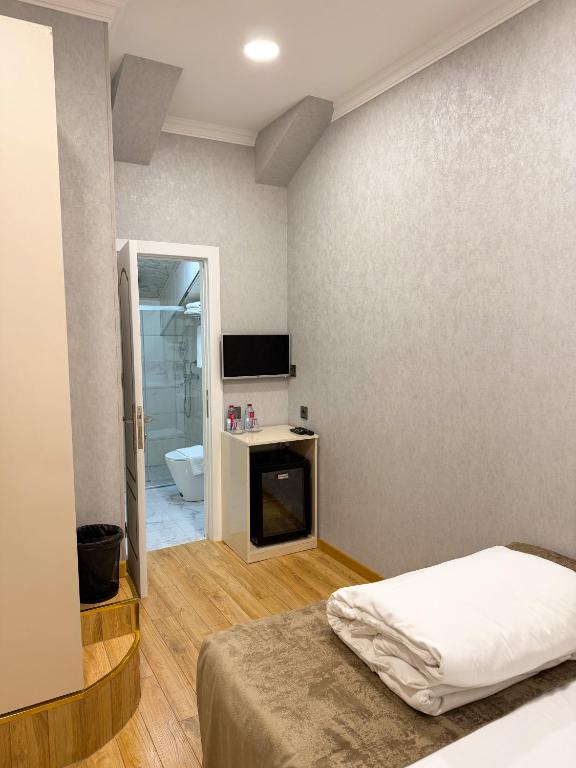 Pəncərəli Ekonom Otaq